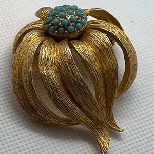 Rare find! VINTAGE HATTIE CARNEGIE Floral Turquoise Bead brushed Brooch